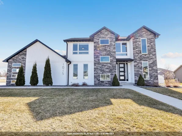 1015 Nutmeg Dr, De Pere, WI 54115