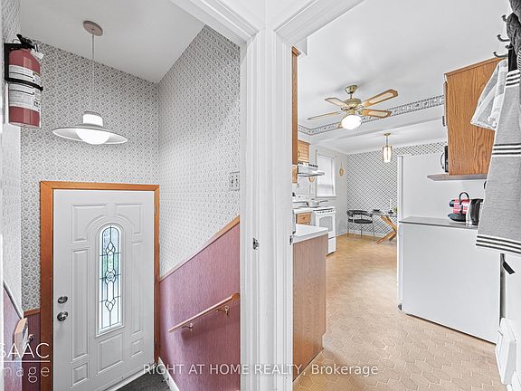 4th image of 98 Yorkview Dr