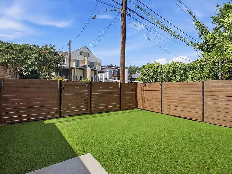2711 Crest Ave #A — Photo 3