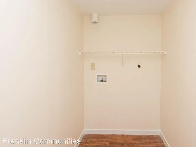 Rosewood Condominiums — Photo 16
