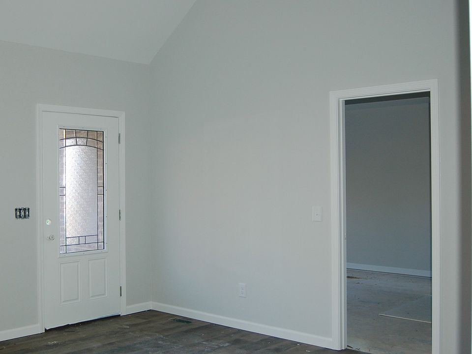 2nd image of 104 Kinsey Ct