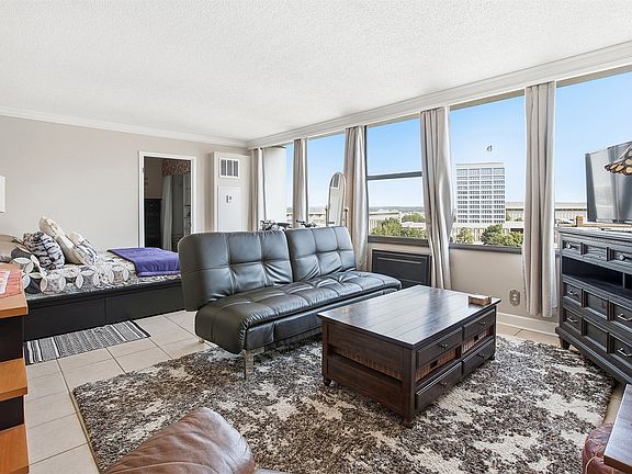 3rd image of 450 W 7th St S #901