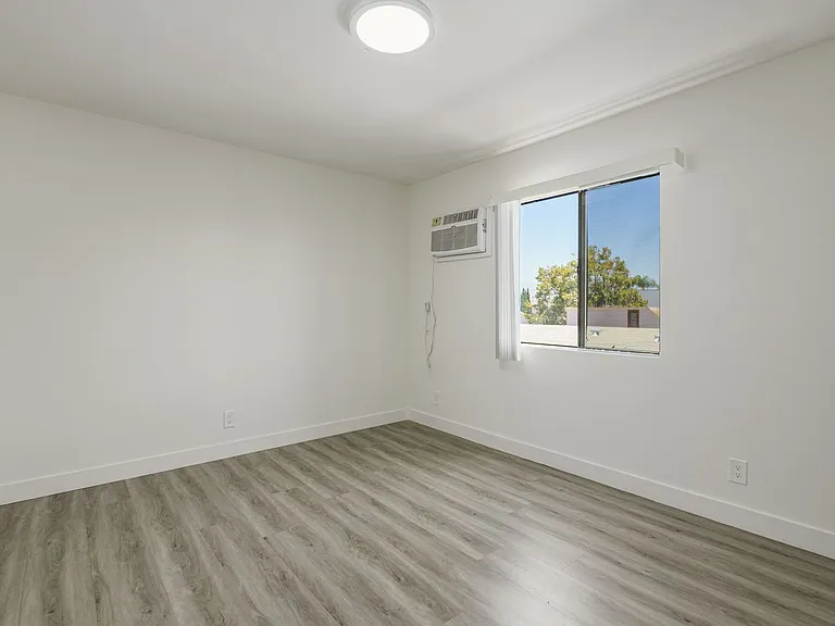 5533 Barton Ave — Photo 37