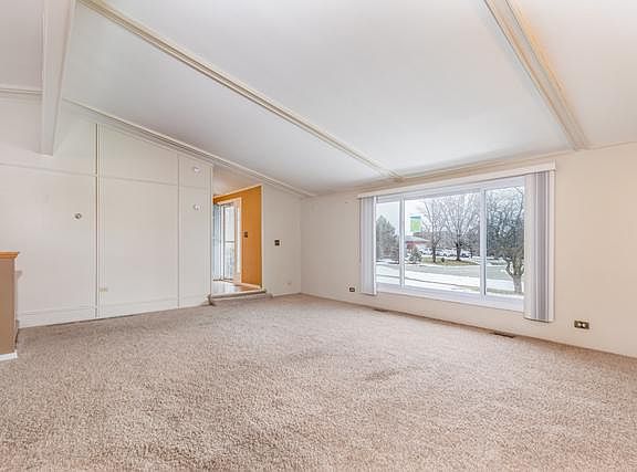 4th image of 16 Viking Blvd