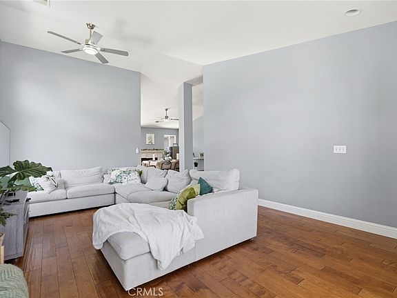 5th image of 390 Essex Dr