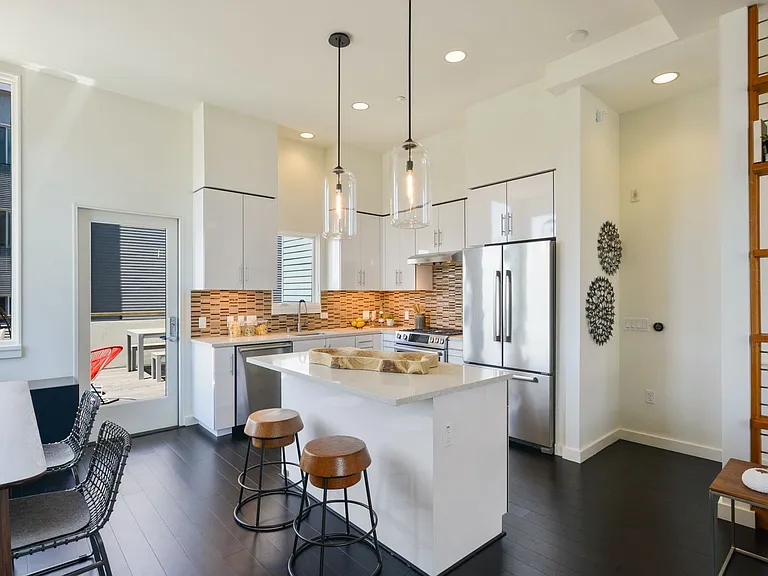 298 Coleman St — Photo 10