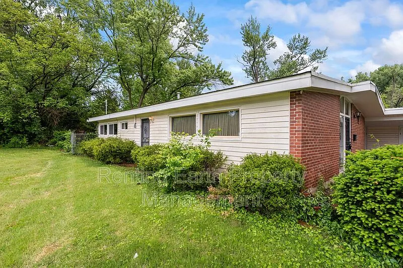 Building Photo - 6452 Evergreen Blvd