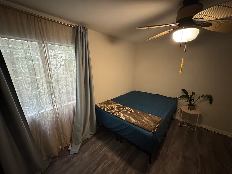 Guest bedroom.