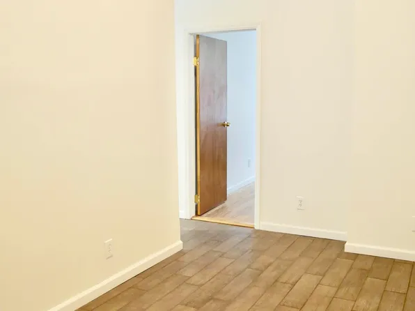 110 Graham Avenue image 8 of 18