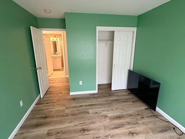 343 Ventnor Ct — Photo 23