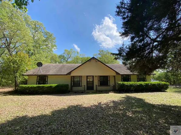 99 Chisum Trl, De Kalb, TX 75559