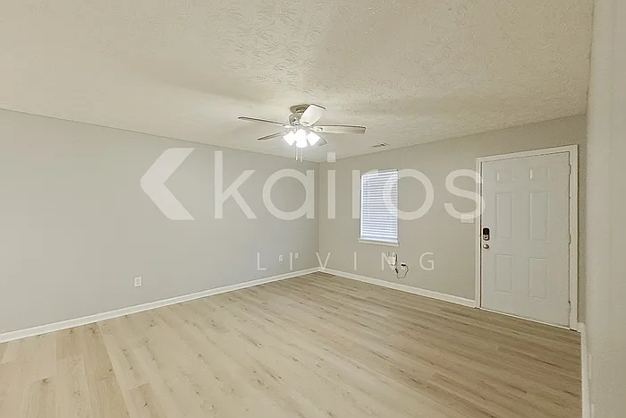 320 Deerpark Dr — Photo 2