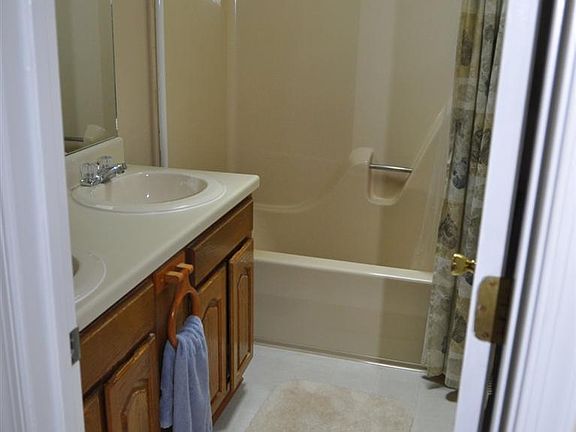 4th image of 400 Lake Vista Dr