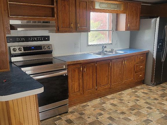 4th image of 870 Royal Crest Dr