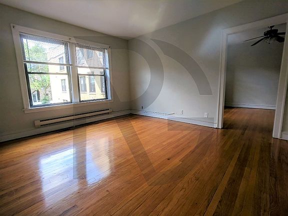 2nd image of 1115 W Oakdale Ave #1121A2