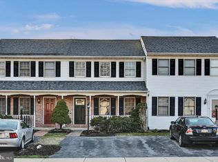 77 Brookfield Rd, Lititz, PA 17543