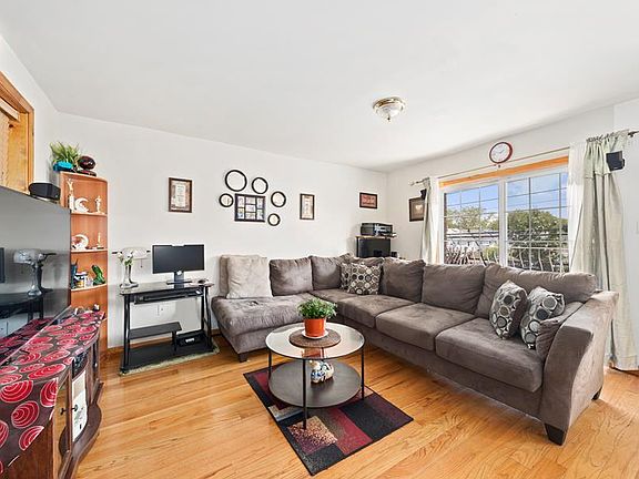 3rd image of 180-05 90th Ave Floor 1