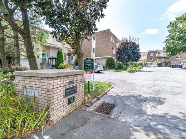 61 Seaview Avenue APT 76, Stamford, CT 06902