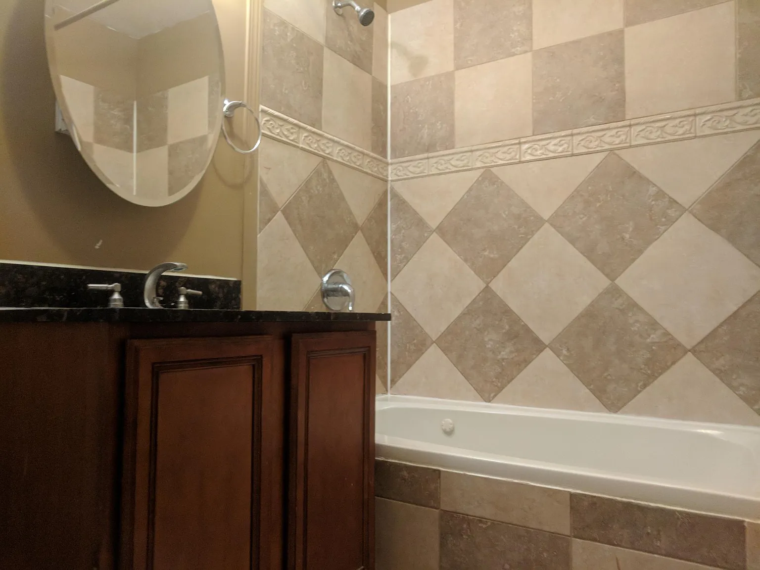 2 bed, 900 sqft, $1,350 — Photo 3