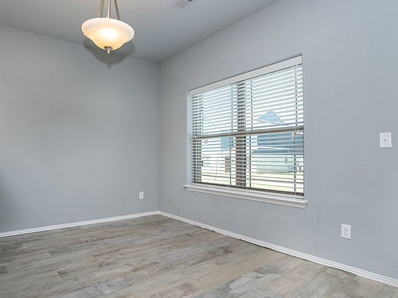 5th image of 1322 N Corsica Dr Room 4