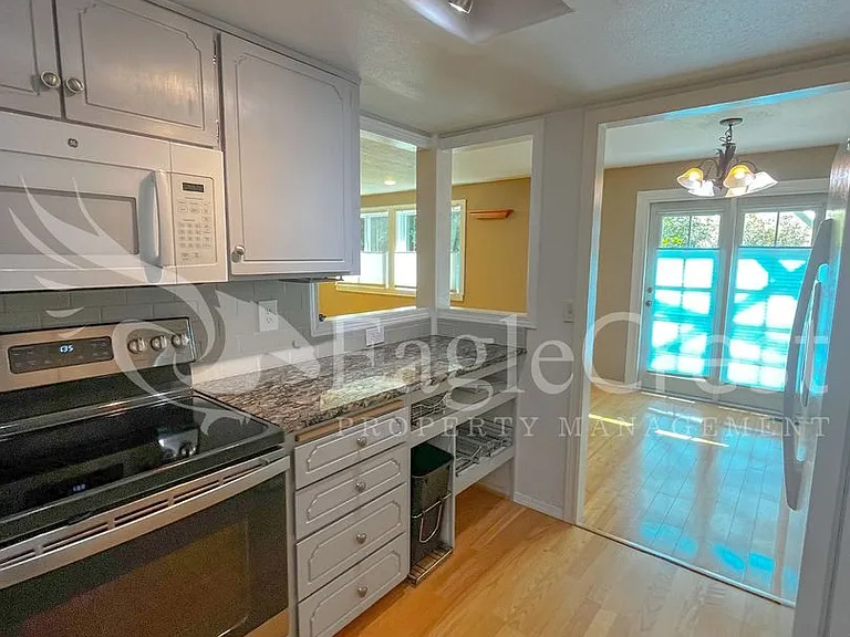 1130 SE Colonial Dr — Photo 9