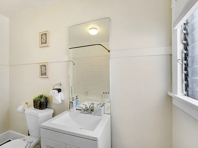 1187 N Mariposa Ave — Photo 21