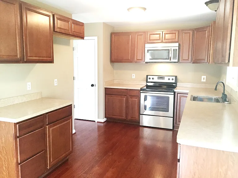 96 Tanterra Dr — Photo 3