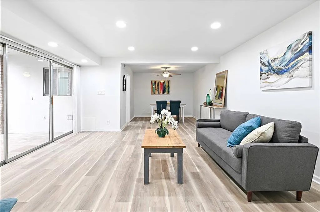 2 bed, 2.0 bath, 1166 sqft, $1,800 — Photo 3