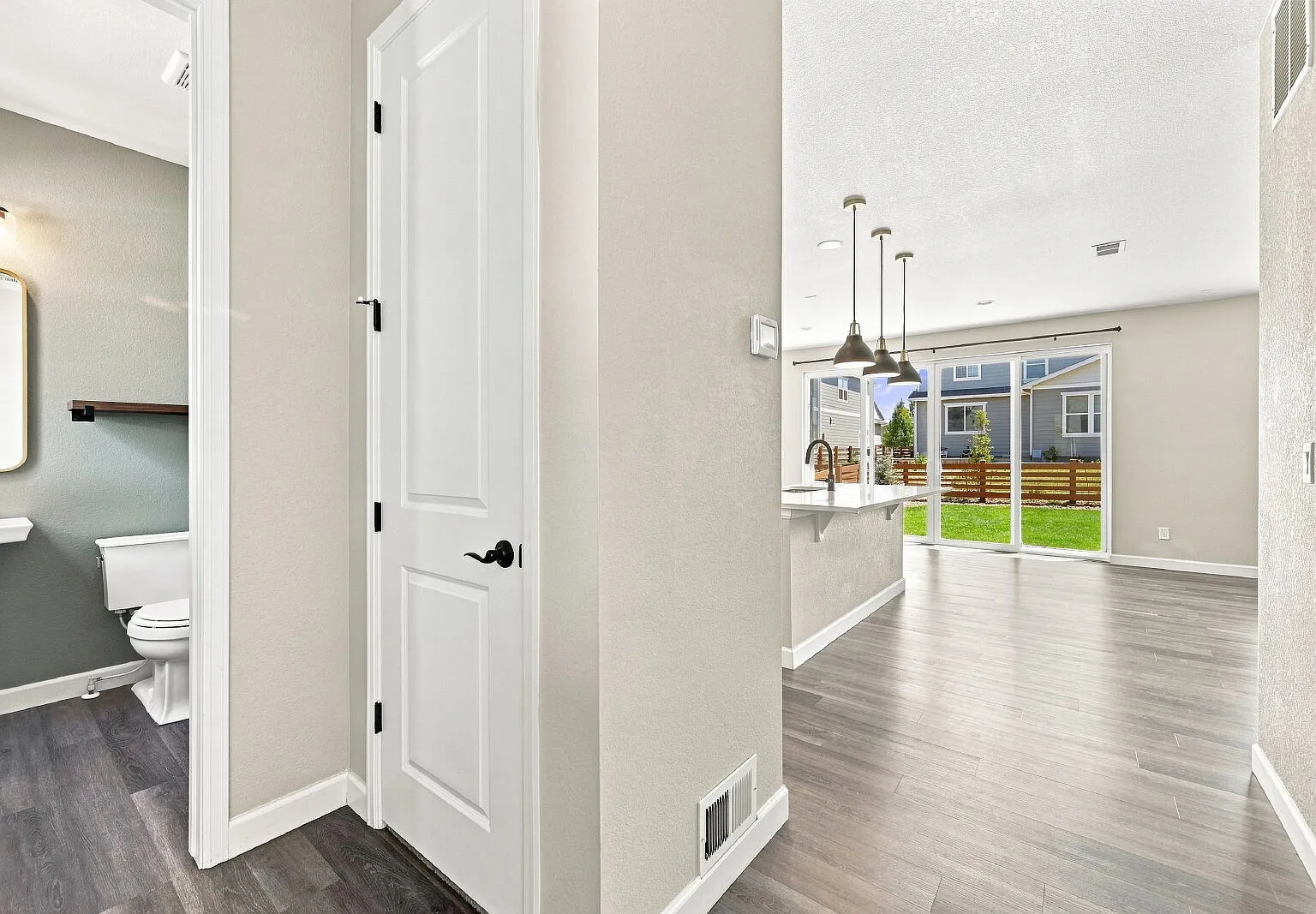 3 bed, 3.0 bath, 1884 sqft, $2,941 — Photo 4