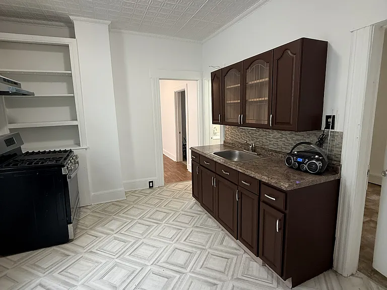 113 Grand St #2 — Photo 6