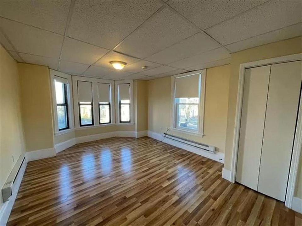 Living / Bedroom Image 2