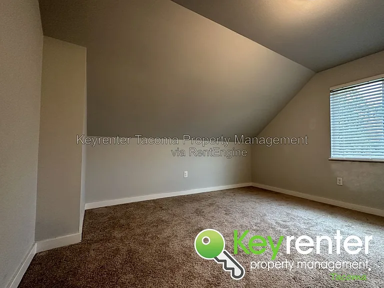 1402 E 52nd St — Photo 17