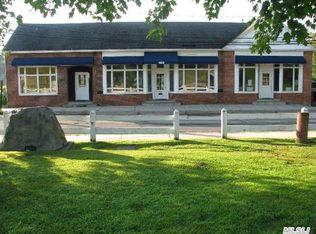 100 Centershore Rd, Centerport, NY 11721