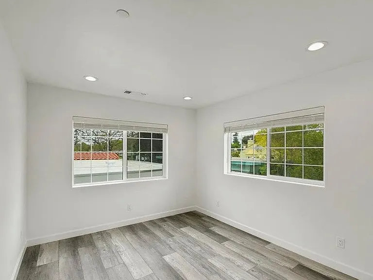 550 Hathaway Ave — Photo 8
