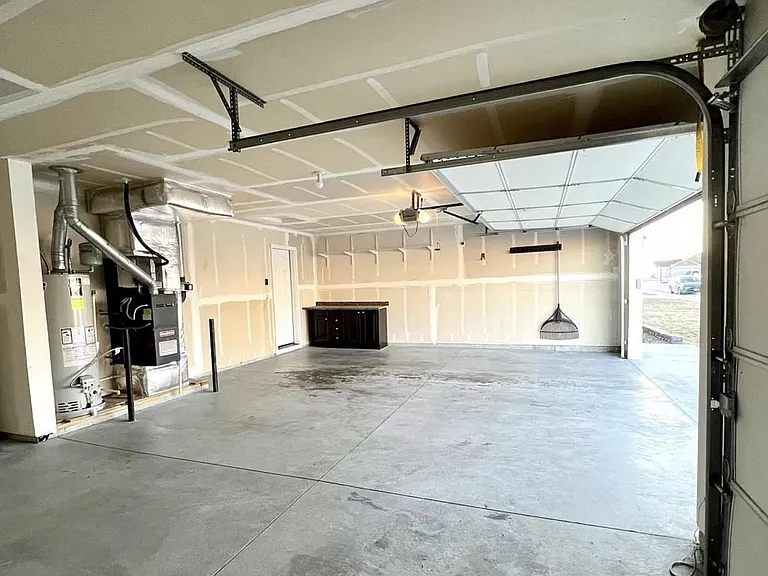 715 SW Huebert St — Photo 20