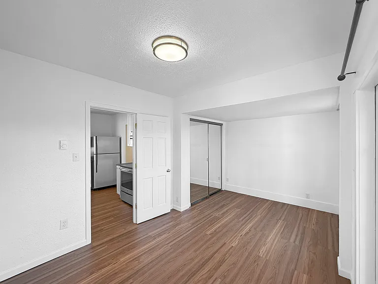 1725 S 35th St — Photo 16