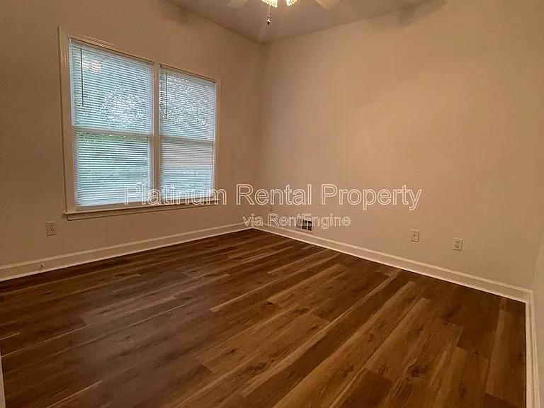 870 Ingleside Dr — Photo 14