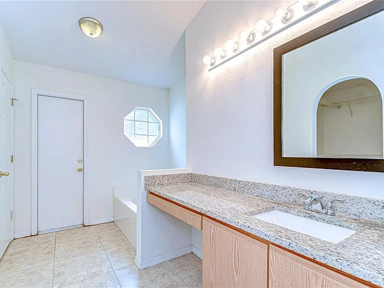 18303 Elmhurst Ln — Photo 30