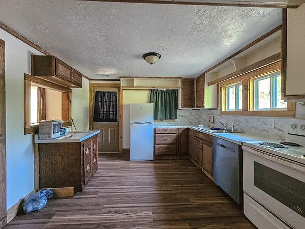 147 Weaver Creek Rd — Photo 23