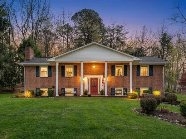 3 Pine View Dr, Radford, VA 24141