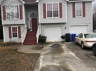 2028 Meadow Glen Cir, Fairburn, GA 30213