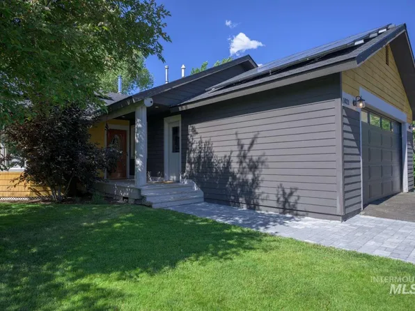 1021 Cherry Hill Dr, Hailey, ID 83333
