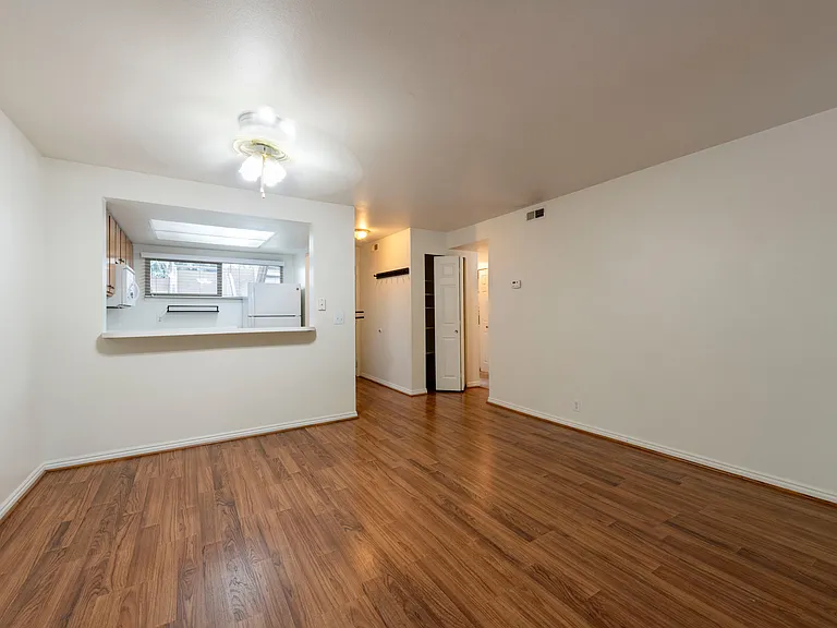 953 E Springcrest Ct #20 — Photo 4