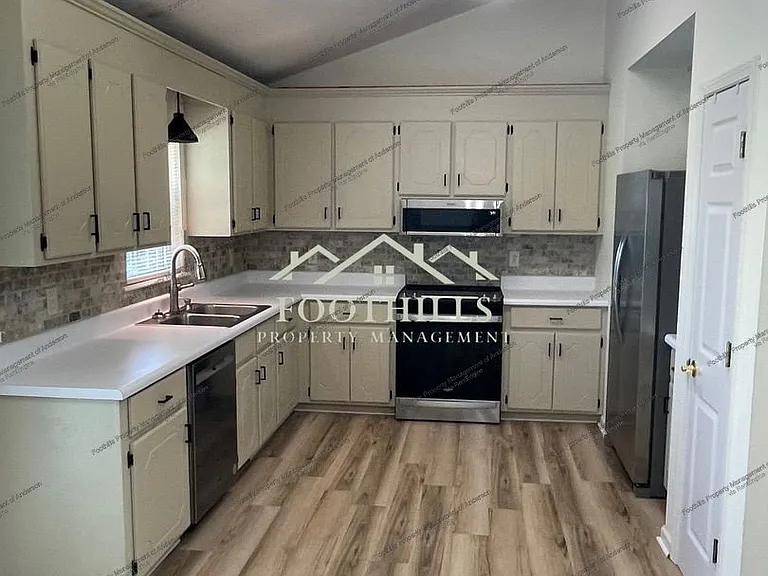 1950 Shackleburg Rd — Photo 4