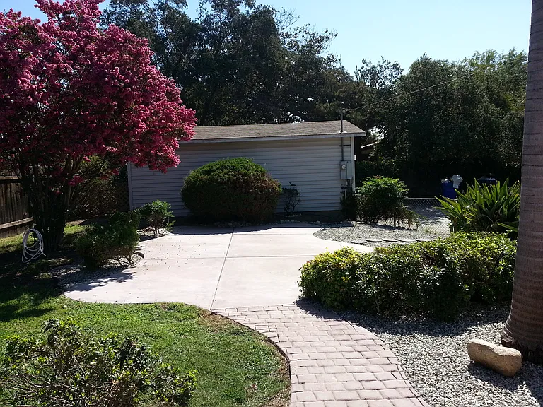2201 Oakhaven Dr — Photo 4
