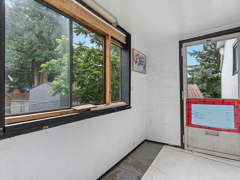 231 Spruce St — Photo 10
