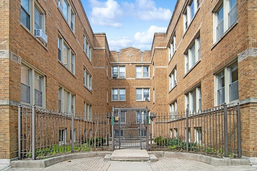 1st image of 1950 W Leland Ave APT 1