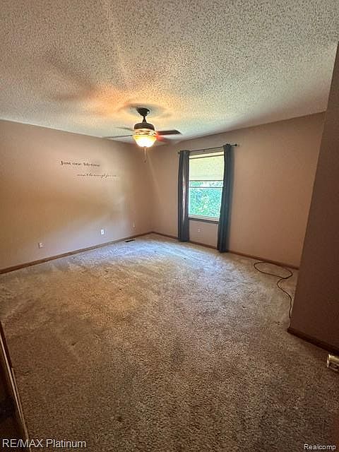 6574 Avon Dr, photo 10
