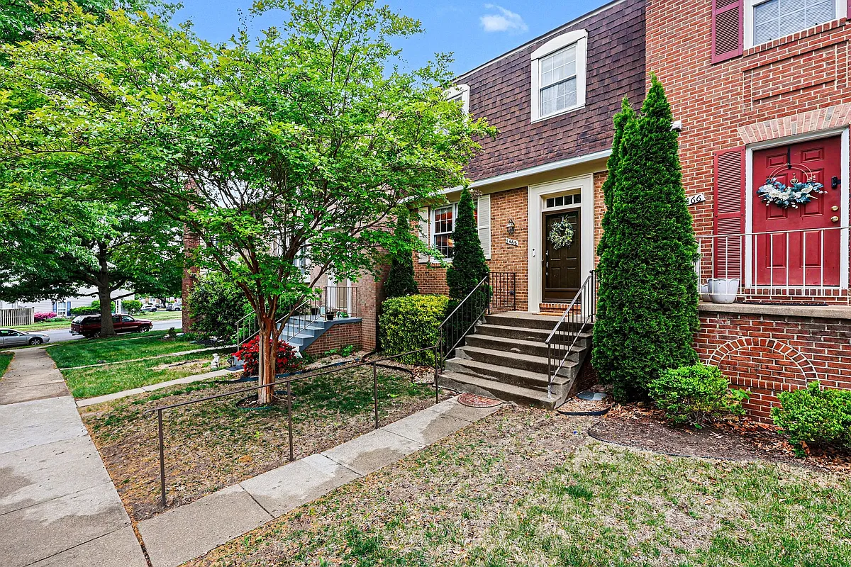 Building Photo - 7468 Brighouse Ct