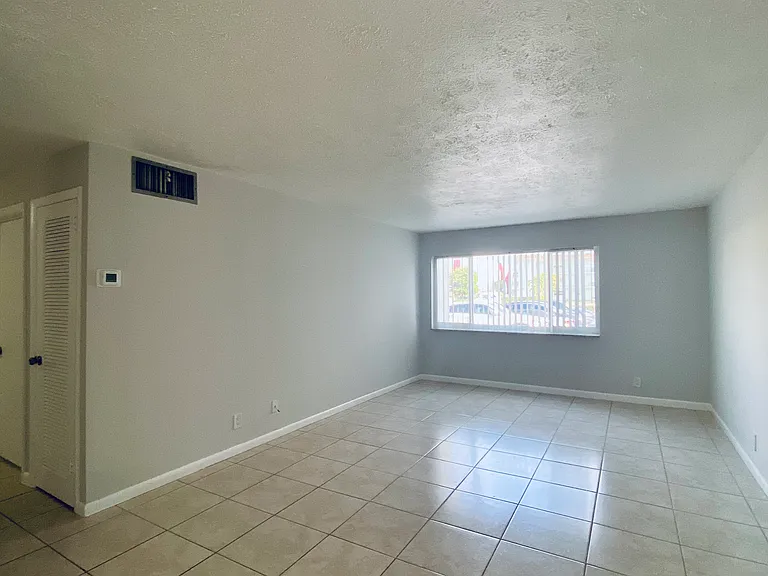 125 Shore Ct #107A — Photo 16